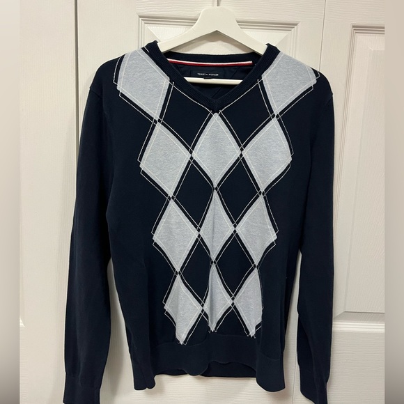 Men’s Tommy Hilfiger V neck sweater argyle design - Picture 2 of 4